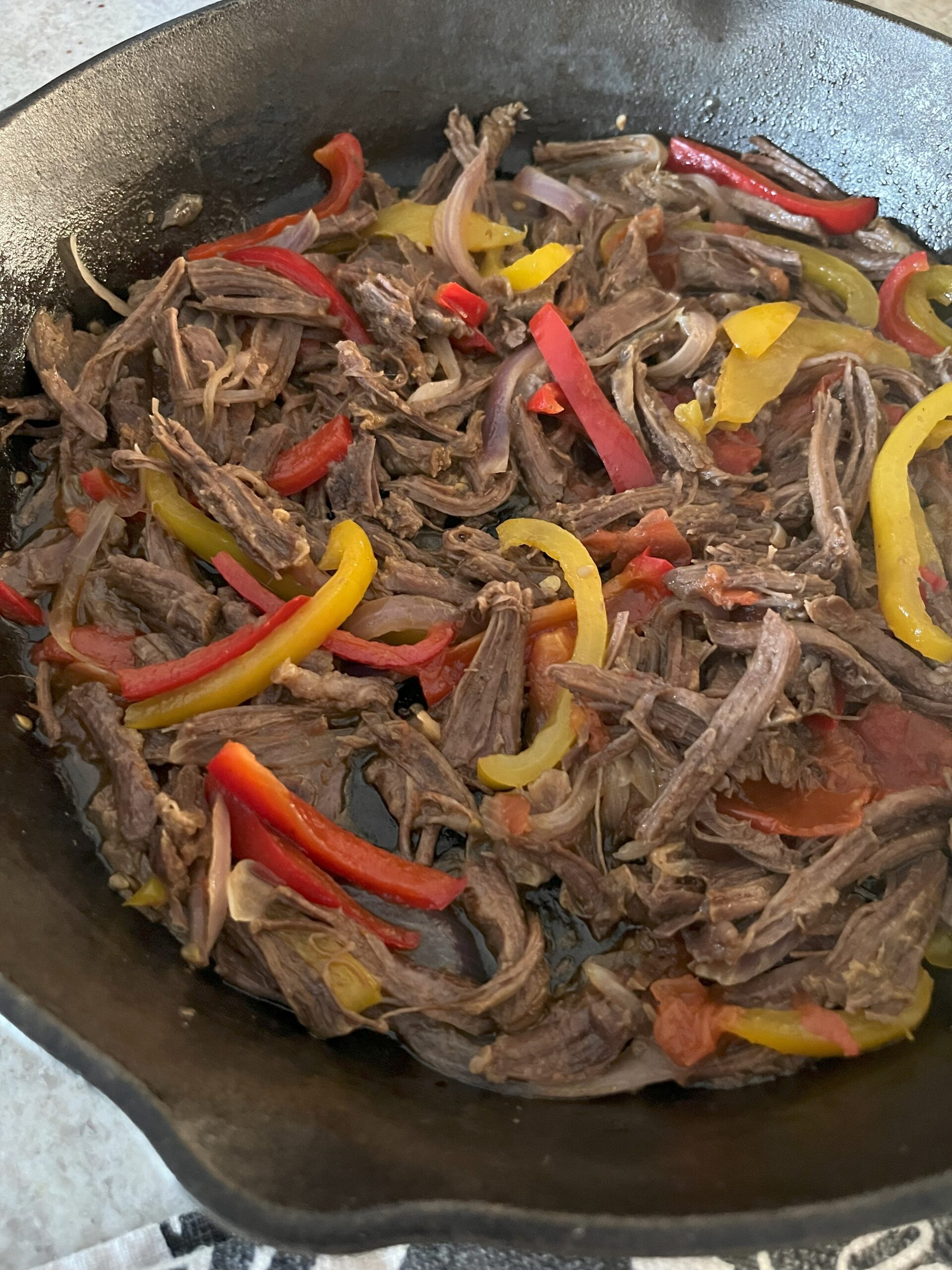 Simple shredded beef in the instant pot (Carne deshilada)