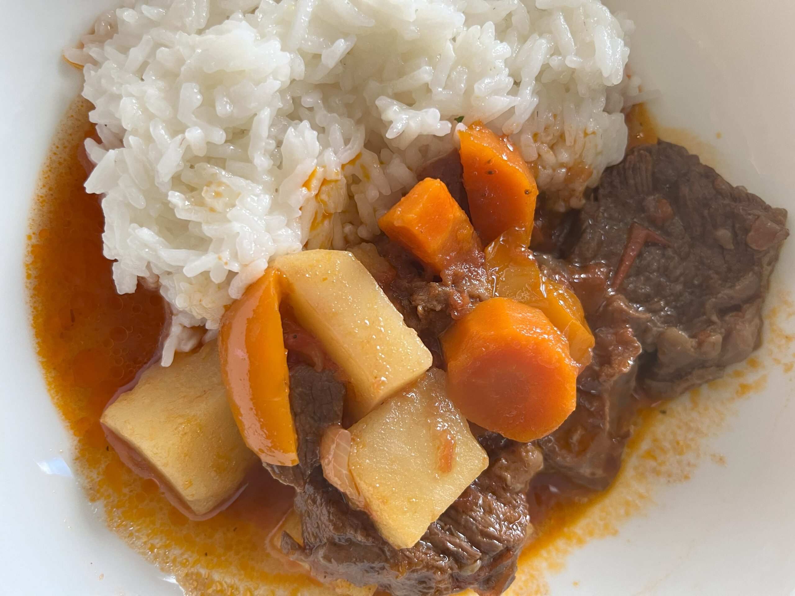 Simple Salvadoran beef stew in the pressure cooker